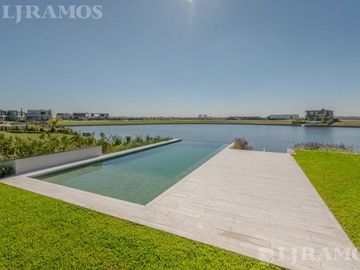 Casa a la laguna con 4 dormitorios en venta en LOS PUENTES - NORDELTA