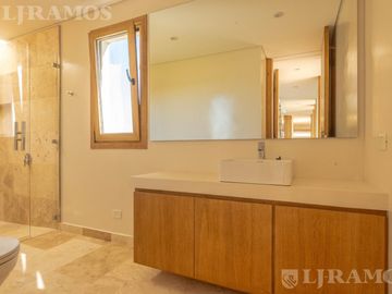 Casa a la laguna con 4 dormitorios en venta en LOS PUENTES - NORDELTA