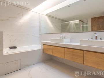 Casa a la laguna con 4 dormitorios en venta en LOS PUENTES - NORDELTA