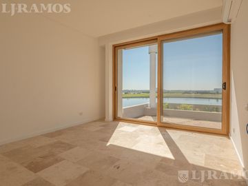 Casa a la laguna con 4 dormitorios en venta en LOS PUENTES - NORDELTA