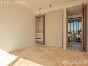 Casa a la laguna con 4 dormitorios en venta en LOS PUENTES - NORDELTA