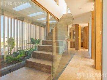 Casa a la laguna con 4 dormitorios en venta en LOS PUENTES - NORDELTA