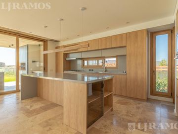 Casa a la laguna con 4 dormitorios en venta en LOS PUENTES - NORDELTA