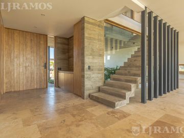 Casa a la laguna con 4 dormitorios en venta en LOS PUENTES - NORDELTA