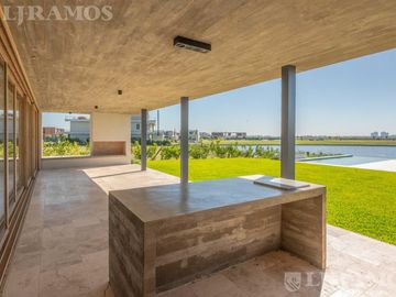 Casa a la laguna con 4 dormitorios en venta en LOS PUENTES - NORDELTA