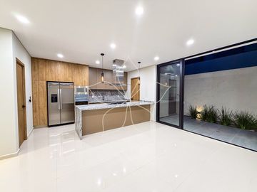 RESIDENCIA EN RENTA, ALTANZA, SOLARES, ZAPOPAN, JAL.