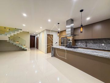 RESIDENCIA EN RENTA, ALTANZA, SOLARES, ZAPOPAN, JAL.