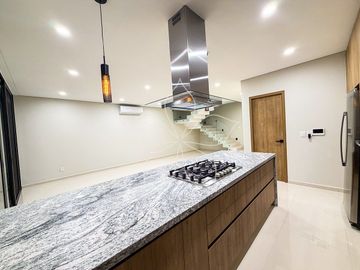 RESIDENCIA EN RENTA, ALTANZA, SOLARES, ZAPOPAN, JAL.