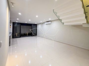 RESIDENCIA EN RENTA, ALTANZA, SOLARES, ZAPOPAN, JAL.