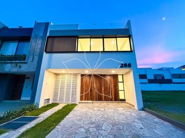 RESIDENCIA EN RENTA, ALTANZA, SOLARES, ZAPOPAN, JAL.