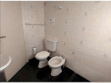 Departamento 2 Ambientes al frente con Balcón 1º Piso x escalera