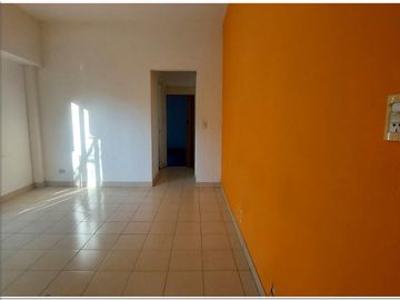 Departamento 2 Ambientes al frente con Balcón 1º Piso x escalera