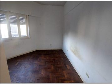 Departamento 2 Ambientes al frente con Balcón 1º Piso x escalera