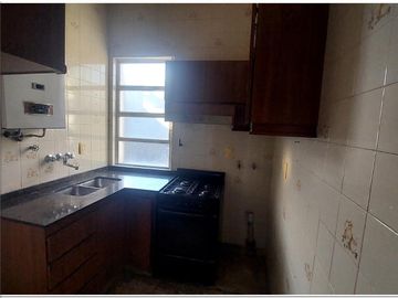 Departamento 2 Ambientes al frente con Balcón 1º Piso x escalera