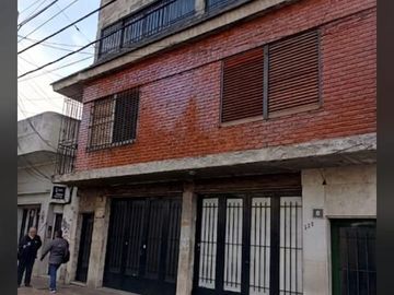 Vendo Departamento de 200 M2 en 2 plantas  a refaccionar divisible por dos o por 4 unidades