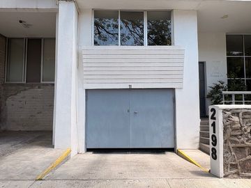 Departamento amueblado en La Americana. Incluye mantenimiento