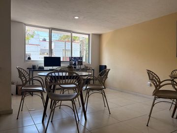Departamento amueblado en La Americana. Incluye mantenimiento