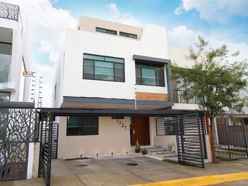 Casa en Venta en Parques Vallarta Zapopan Jalisco