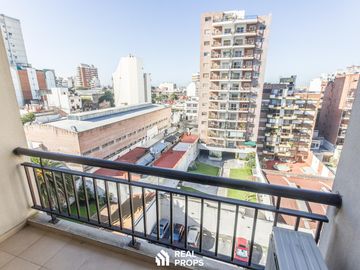 VENTA MONOAMBIENTE CON BALCÓN, COCHERA, PILETA Y PARRILLA EN FLORES