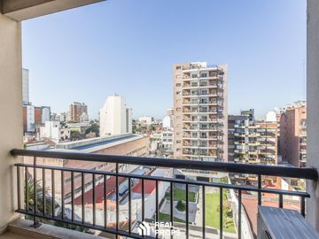 VENTA MONOAMBIENTE CON BALCÓN, COCHERA, PILETA Y PARRILLA EN FLORES