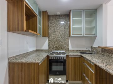 VENTA MONOAMBIENTE CON BALCÓN, COCHERA, PILETA Y PARRILLA EN FLORES