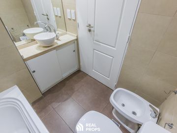 VENTA MONOAMBIENTE CON BALCÓN, COCHERA, PILETA Y PARRILLA EN FLORES