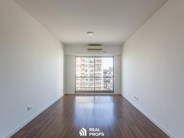 VENTA MONOAMBIENTE CON BALCÓN, COCHERA, PILETA Y PARRILLA EN FLORES