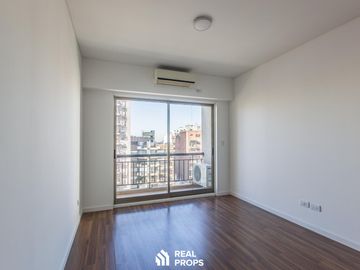 VENTA MONOAMBIENTE CON BALCÓN, COCHERA, PILETA Y PARRILLA EN FLORES