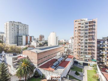 VENTA MONOAMBIENTE CON BALCÓN, COCHERA, PILETA Y PARRILLA EN FLORES