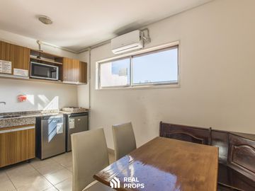 VENTA MONOAMBIENTE CON BALCÓN, COCHERA, PILETA Y PARRILLA EN FLORES