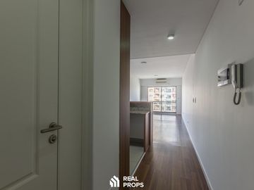 VENTA MONOAMBIENTE CON BALCÓN, COCHERA, PILETA Y PARRILLA EN FLORES