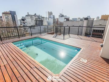 VENTA MONOAMBIENTE CON BALCÓN, COCHERA, PILETA Y PARRILLA EN FLORES