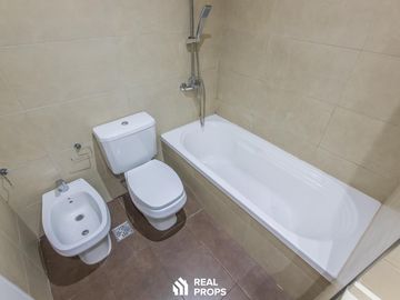 VENTA MONOAMBIENTE CON BALCÓN, COCHERA, PILETA Y PARRILLA EN FLORES