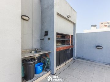 VENTA MONOAMBIENTE CON BALCÓN, COCHERA, PILETA Y PARRILLA EN FLORES