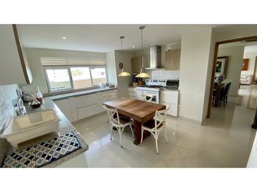 VENTA APARTAMENTO INCREIBLEMENTE DISTRIBUIDO en BAVARIA- SANTA MARTA