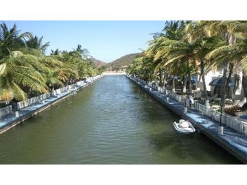 Casa en conjunto cerrado con salida al mar Santa Marta - 005 R