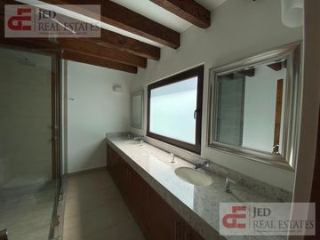 Casa en condominio con doble terreno