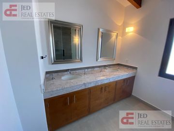 Casa en condominio con doble terreno