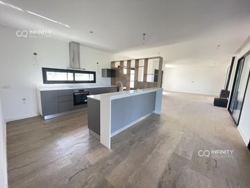 Venta Casa Barrio San Sebastian a Estrenar con Pileta