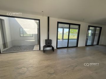 Venta Casa Barrio San Sebastian a Estrenar con Pileta