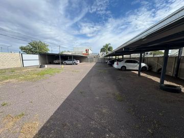 Cochera en alquiler en Barrio La Cañada.