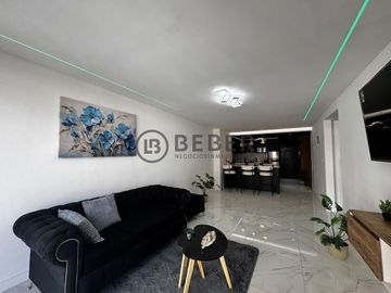 En venta tres ambientes al frente con balcon, Punta Iglesia