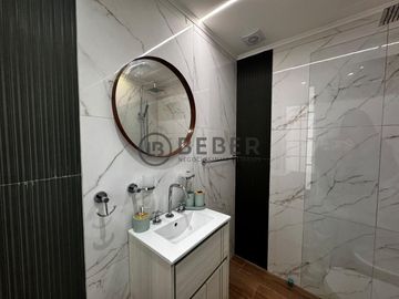 En venta tres ambientes al frente con balcon, Punta Iglesia