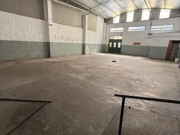 Galpón - Depósito de 1400 m2 en Barracas - ALQUILER