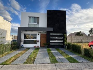 Casa en venta en Quinta Santa Anita, a unos metros de Ramón Corona