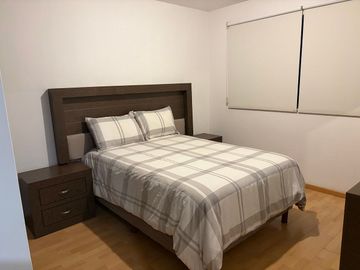 Casa amueblada en renta en Juriquilla Santa Fe 3 rec y sala de tv.