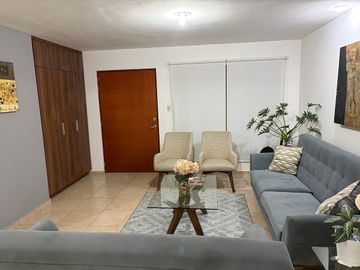 Casa amueblada en renta en Juriquilla Santa Fe 3 rec y sala de tv.