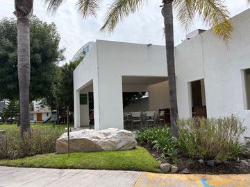 Casa amueblada en renta en Juriquilla Santa Fe 3 rec y sala de tv.