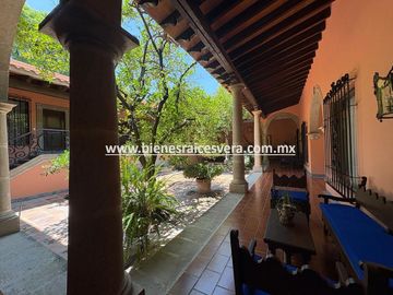 HACIENDA CONTEMPORANIA EN VENTA EN TEQUISQUIAPAN EN HACIENDA GRANDE. Anel