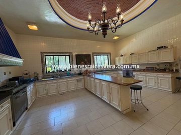 HACIENDA CONTEMPORANIA EN VENTA EN TEQUISQUIAPAN EN HACIENDA GRANDE. Anel